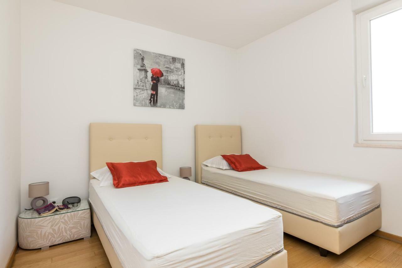 Apartment Marcela With Private Parking สปลิท ภายนอก รูปภาพ