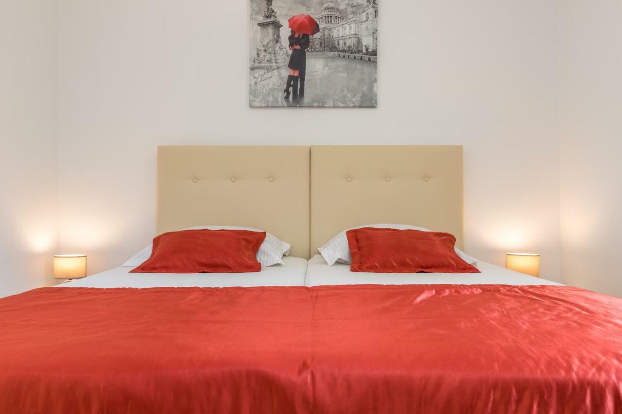 Apartment Marcela With Private Parking สปลิท ภายนอก รูปภาพ